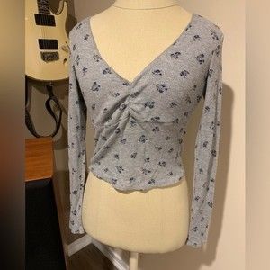 Ivy and Main size medium long sleeve crop top. Gray with tiny blue flowers